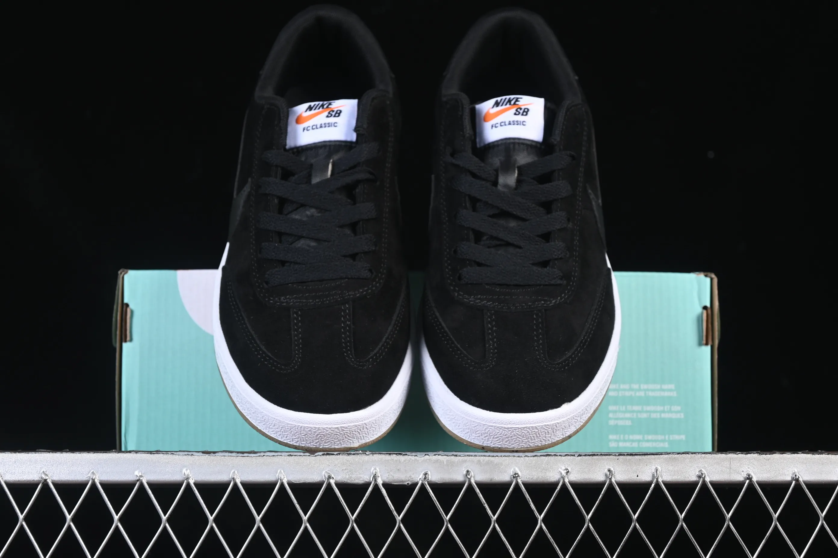All categories Nk SB Dunk series Nike SB Fc Classic campus sneakers Nike SB Fc Classic Nike autumn and winter campus casual sneakers 909096-001